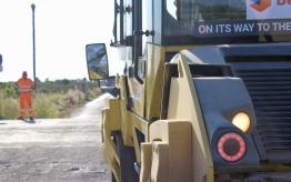 L'Ajuntament d’Alcanar inicia les obres d'asfaltatge del Camí de Virol i aprova un nou projecte per a millorar 29 carrers i camins del municipi