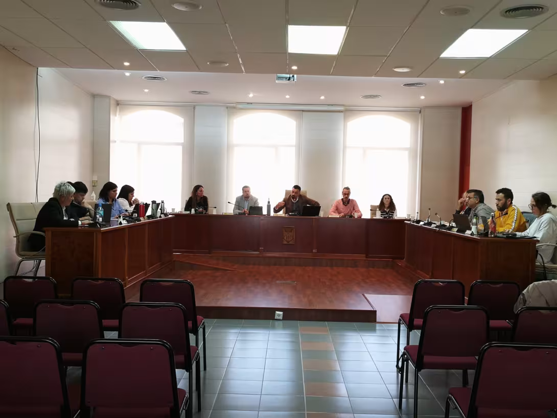 L’Ajuntament d’Alcanar redueix impostos i taxes per impulsar el comerç local i l’activitat econòmica